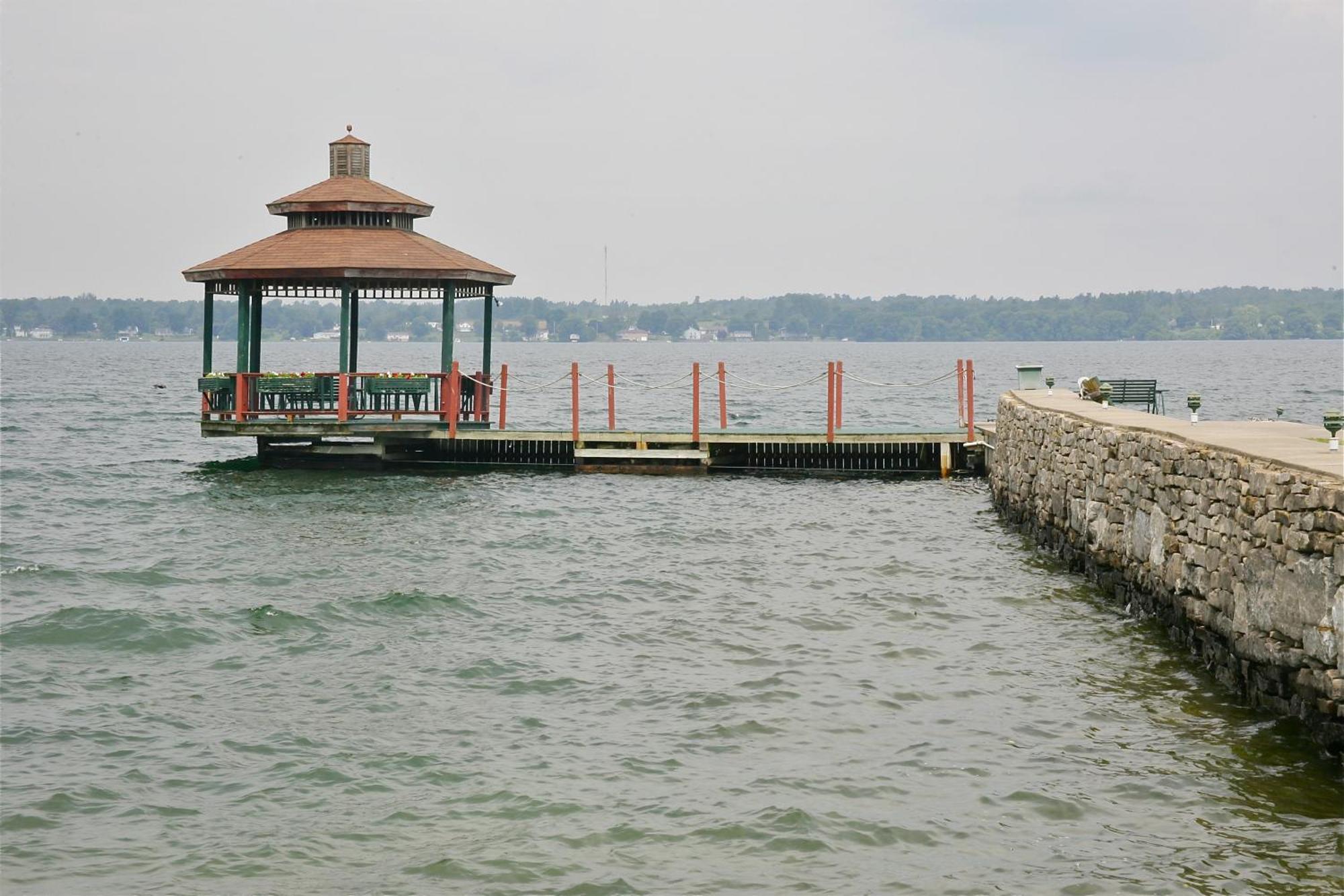 Stone Fence Resort Ogdensburg Exterior photo