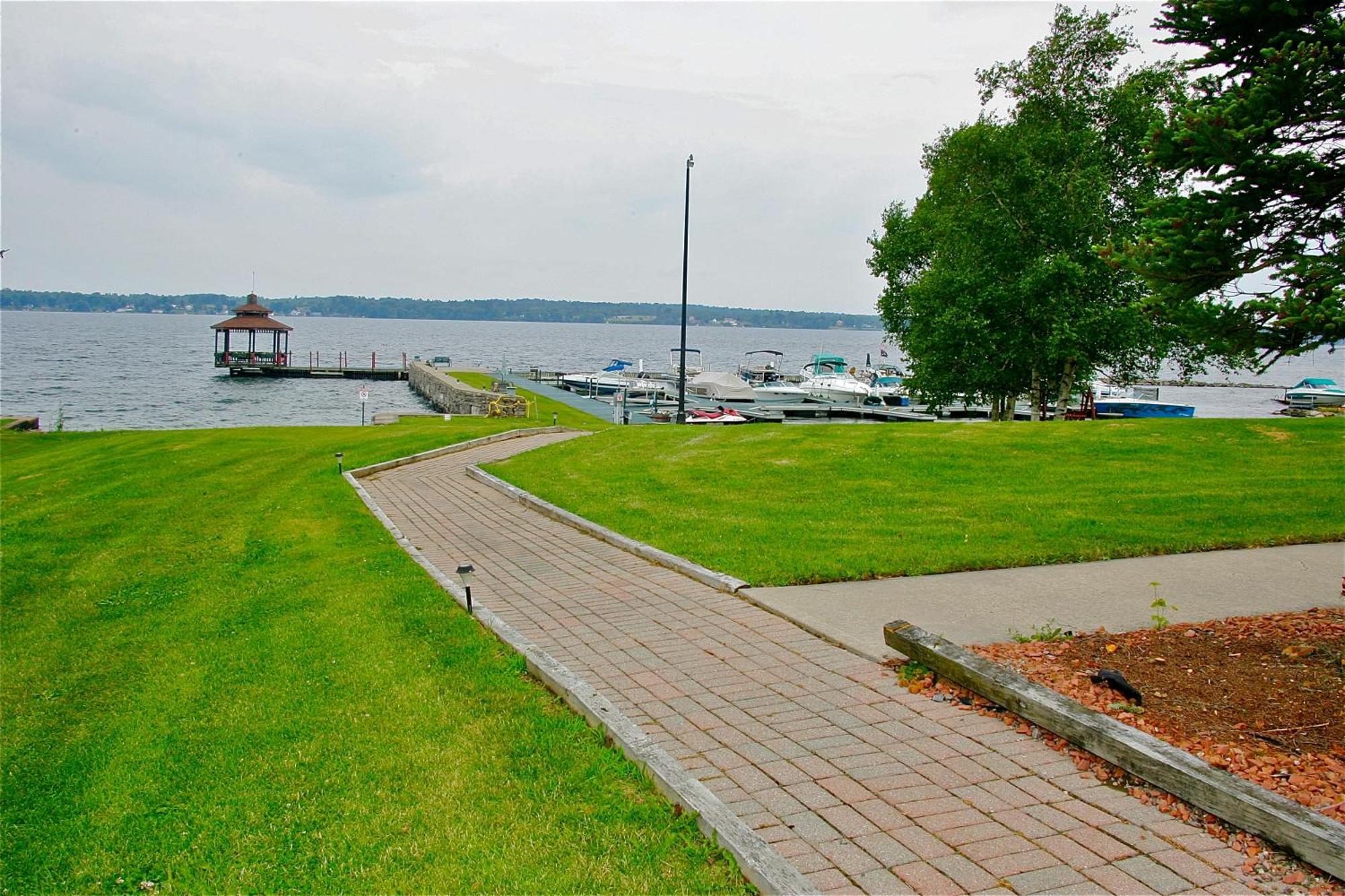 Stone Fence Resort Ogdensburg Exterior photo