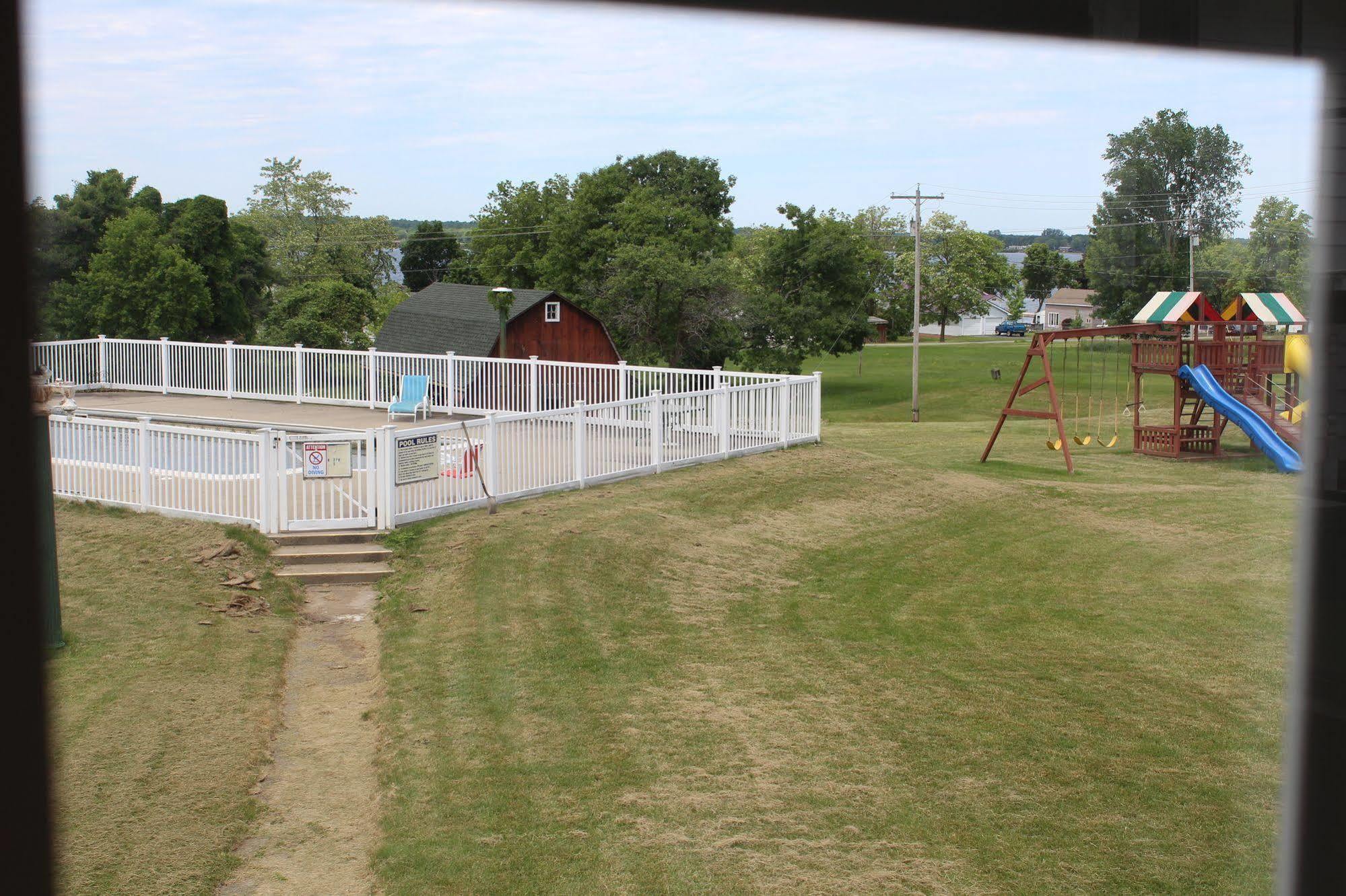 Stone Fence Resort Ogdensburg Exterior photo